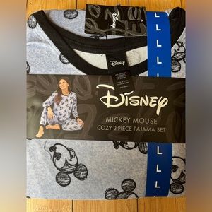 NWT Disney Mickey Mouse Woman’s Pajama Set
